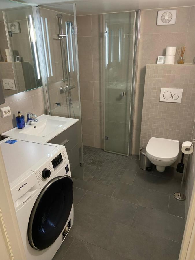Apartment Modern In Classic House, Close To And Center *